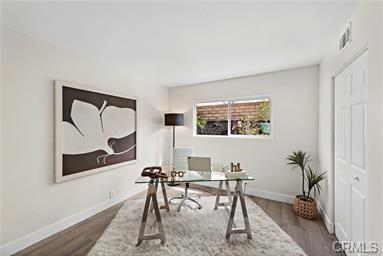 Flexible home office room