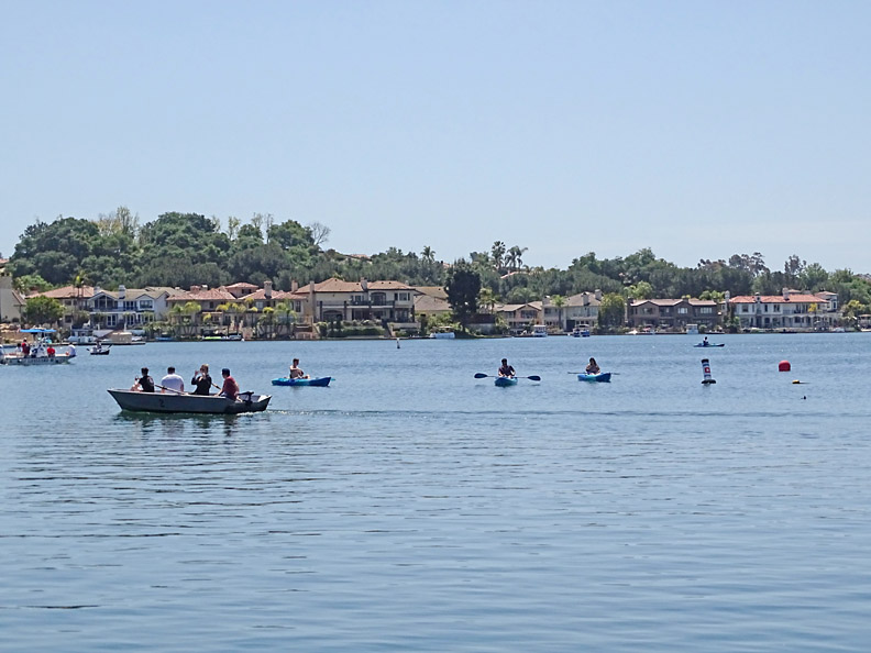 Boating and kayaking at Lake Mission Viejo